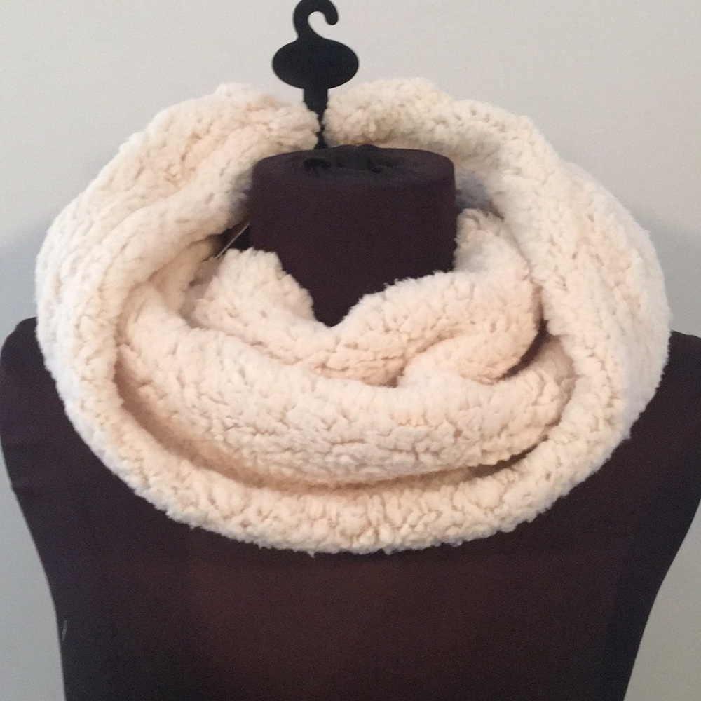 NWT Faux Fur Sherpa Infinity Loop.